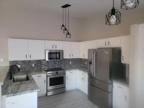 914 W 17th Ave S, Apache Junction, AZ 85120 photo 2