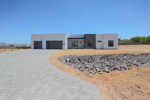 112 E Zenith Ln, Phoenix, AZ 85085 photo 3