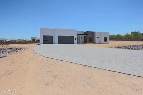 112 E Zenith Ln, Phoenix, AZ 85085 photo 2