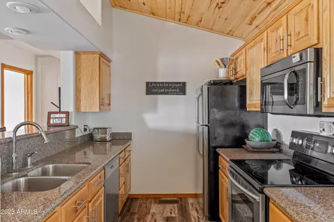 2725 High Pine Loop, Overgaard, AZ 85933 photo 12