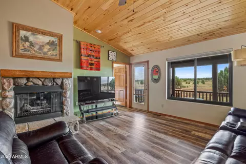 2725 High Pine Loop, Overgaard, AZ 85933 photo 7