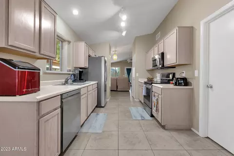 2243 E Pinto Dr, Gilbert, AZ 85296 photo 9