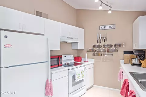 1813 E Sandra Ter, Phoenix, AZ 85022 photo 7