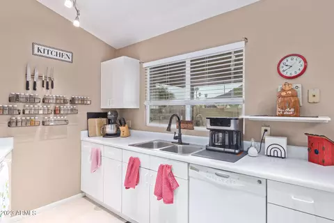 1813 E Sandra Ter, Phoenix, AZ 85022 photo 8