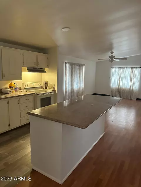 2902 E Sequoia Dr, Phoenix, AZ 85050 photo 9