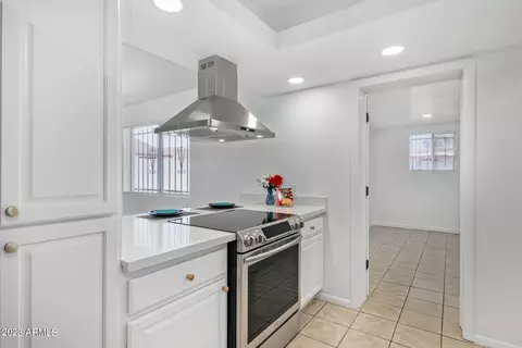 1129 E Winston Dr, Phoenix, AZ 85042 photo 4