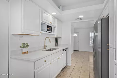 1129 E Winston Dr, Phoenix, AZ 85042 photo 3