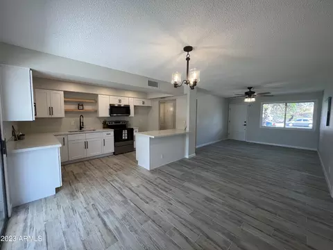 4752 N 71st Ave, Phoenix, AZ 85033