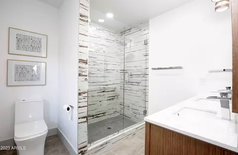 Bath - 2520 E Pierson St, Phoenix, AZ 85016 photo 11 of 14