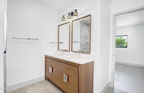 Bath - 2520 E Pierson St, Phoenix, AZ 85016 photo 14 of 14