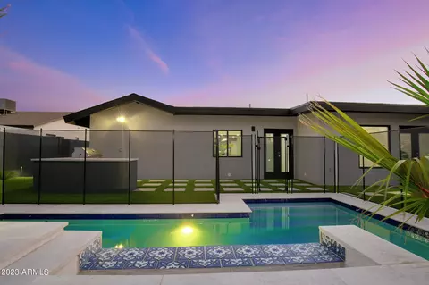 Exterior - 2520 E Pierson St, Phoenix, AZ 85016 photo 11 of 16