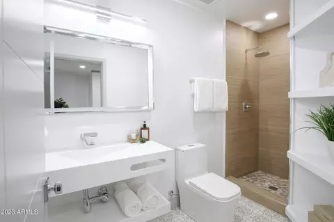 Bath - 2520 E Pierson St, Phoenix, AZ 85016 photo 6 of 14