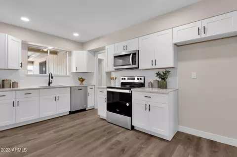 10550 W Snead Dr, Sun City, AZ 85351
