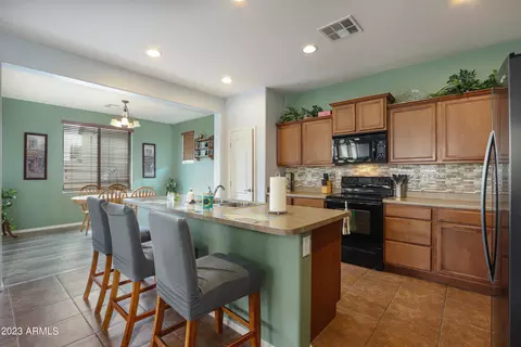 2123 S Colt Dr, Gilbert, AZ 85295 photo 16