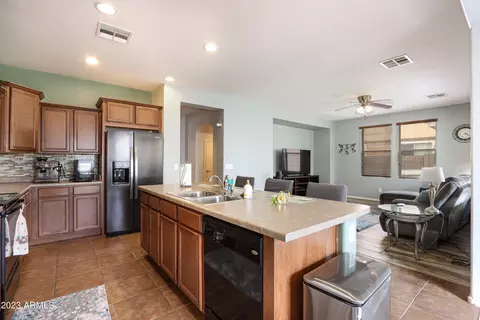2123 S Colt Dr, Gilbert, AZ 85295 photo 18