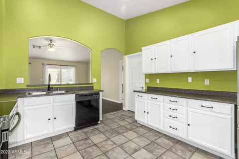 939 E Beverly Rd, Phoenix, AZ 85042 photo 9
