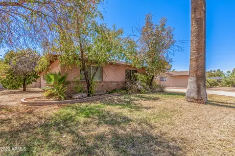 631 E Manhatton Dr, Tempe, AZ 85282 photo 2
