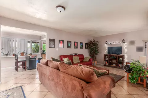 631 E Manhatton Dr, Tempe, AZ 85282 photo 3