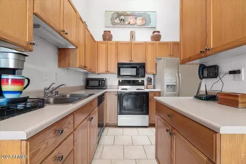 2733 E Schiliro Cir, Phoenix, AZ 85032 photo 4