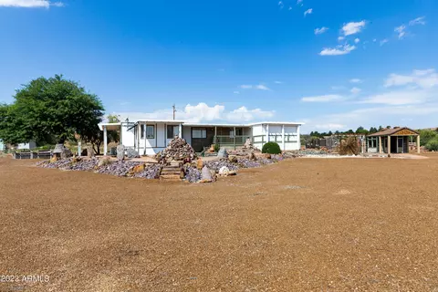 13815 S Burton Rd, Mayer, AZ 86333