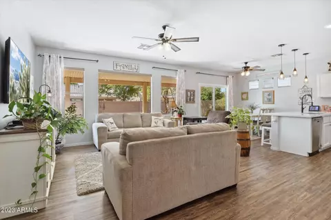 1471 E County Down Dr, Chandler, AZ 85249