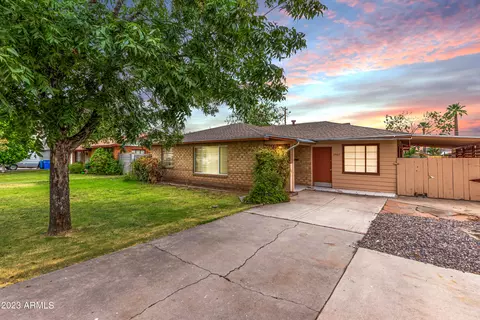 2927 E Avalon Dr, Phoenix, AZ 85016