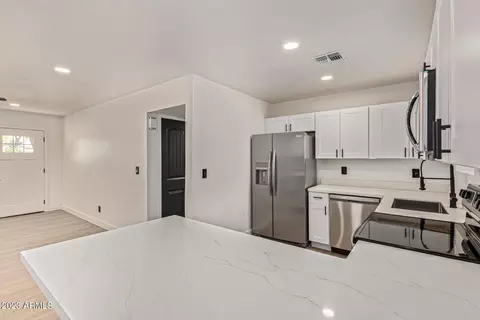 6621 N 8th Pl, Phoenix, AZ 85014 photo 9