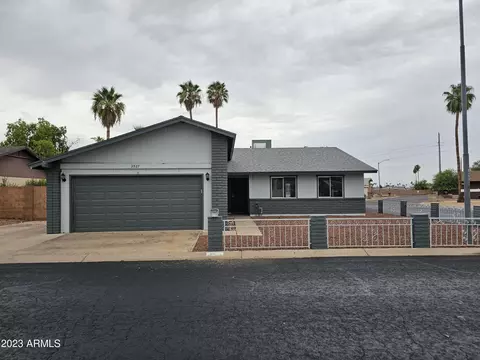 3927 W Dalphin Rd, Phoenix, AZ 85051