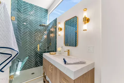 Bath - 5041 E Lafayette Blvd, Phoenix, AZ 85018 photo 4 of 6