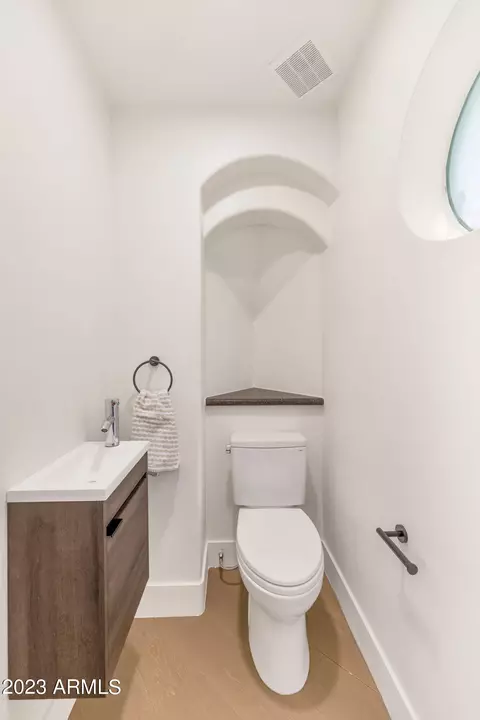 Bath - 5041 E Lafayette Blvd, Phoenix, AZ 85018 photo 1 of 6