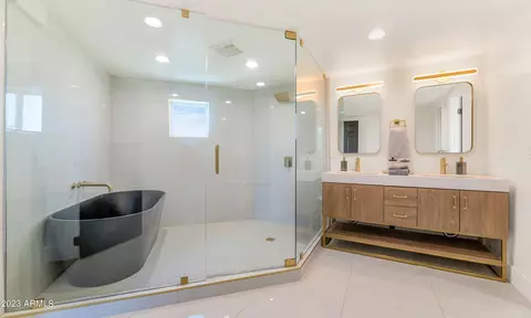 Bath - 5041 E Lafayette Blvd, Phoenix, AZ 85018 photo 3 of 6