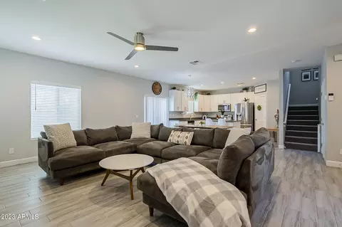 1013 E Odeum Ln, Phoenix, AZ 85040 photo 6