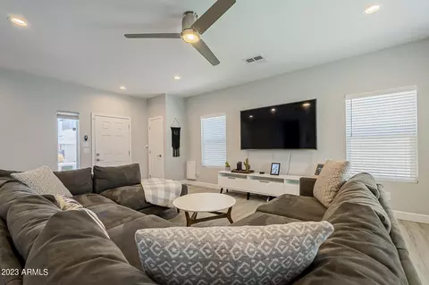 1013 E Odeum Ln, Phoenix, AZ 85040 photo 8
