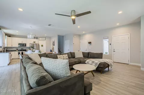 1013 E Odeum Ln, Phoenix, AZ 85040 photo 7