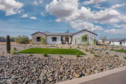 8323 E Regina Cir, Mesa, AZ 85207