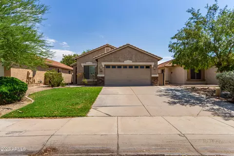 825 S Nielson Ct, Gilbert, AZ 85296 photo 2
