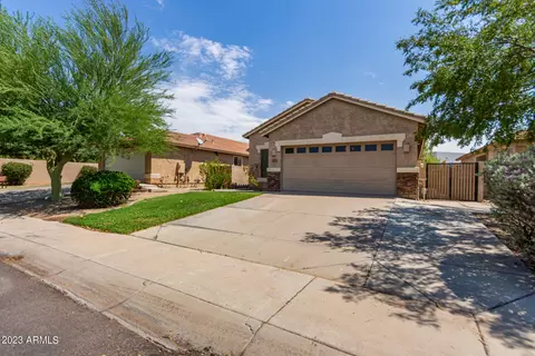825 S Nielson Ct, Gilbert, AZ 85296 photo 3