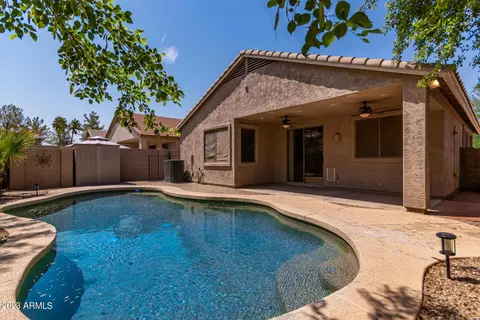 825 S Nielson Ct, Gilbert, AZ 85296