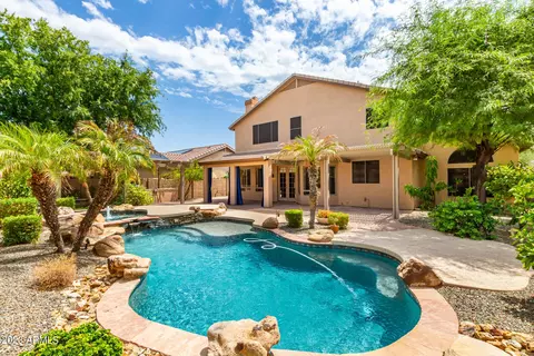 7024 W Morning Dove Dr, Glendale, AZ 85308