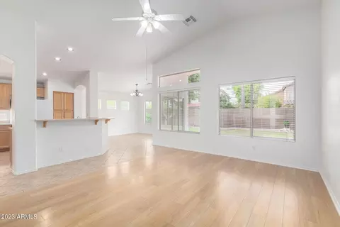 1072 W Bruce Ave, Gilbert, AZ 85233 photo 4