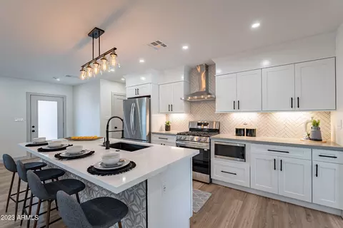 2909 N Evergreen St, Phoenix, AZ 85014