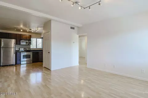 310 W Earll Dr #201, Phoenix, AZ 85013