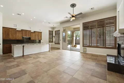 3819 E Crest Ln, Phoenix, AZ 85050 photo 12
