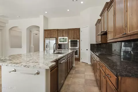 3819 E Crest Ln, Phoenix, AZ 85050 photo 15