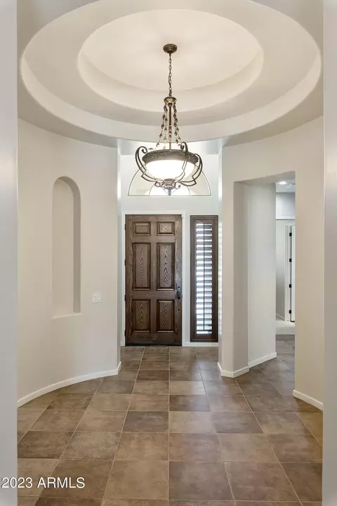 3819 E Crest Ln, Phoenix, AZ 85050 photo 5