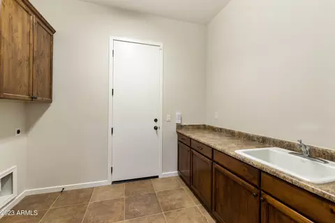 3819 E Crest Ln, Phoenix, AZ 85050 photo 26