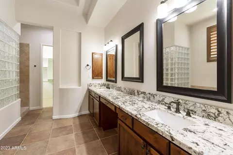 3819 E Crest Ln, Phoenix, AZ 85050 photo 18