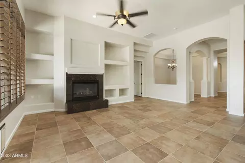 3819 E Crest Ln, Phoenix, AZ 85050 photo 6