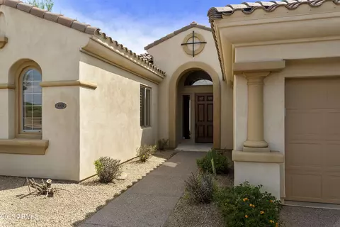 3819 E Crest Ln, Phoenix, AZ 85050 photo 4