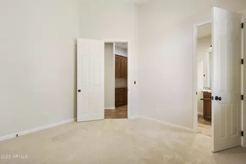 3819 E Crest Ln, Phoenix, AZ 85050 photo 21